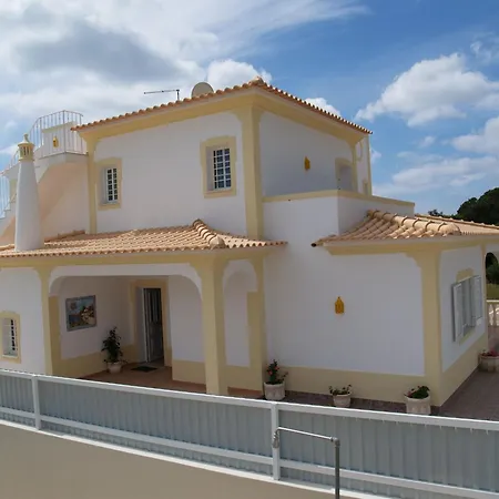 In Olhos De Agua Mit Privatem Pool Hébergement de vacances *