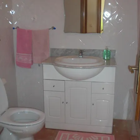 度假居 In Olhos De Agua Mit Privatem Pool 奥霍斯德古阿