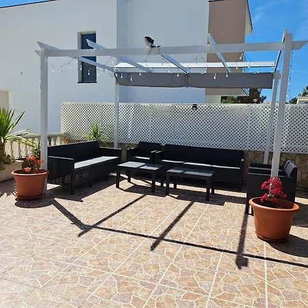 度假居 In Olhos De Agua Mit Privatem Pool *